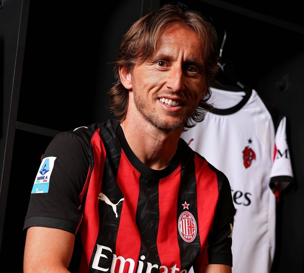 迈阿密马林鱼队在 2024 年截止日前将安打王阿拉耶兹交易至教士